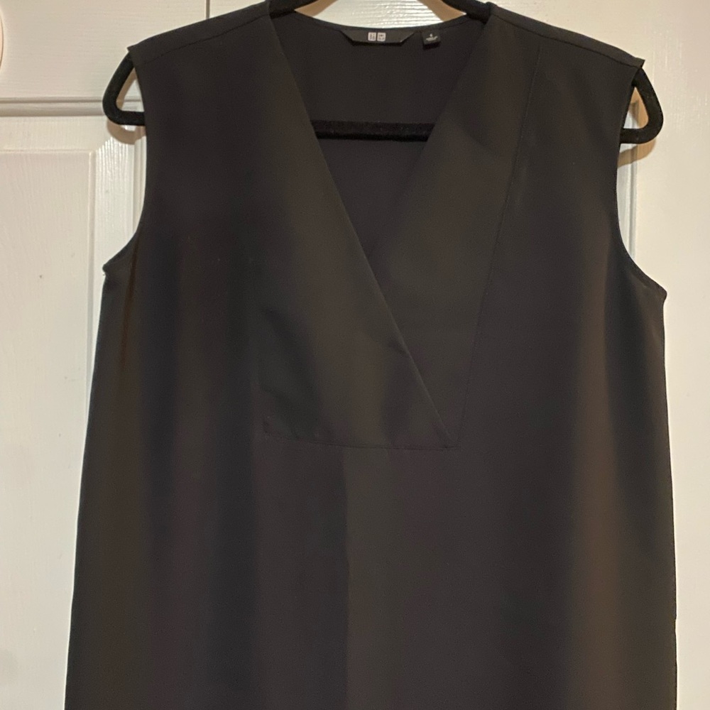 Uniqlo black dress, size small, wrinkle resistant